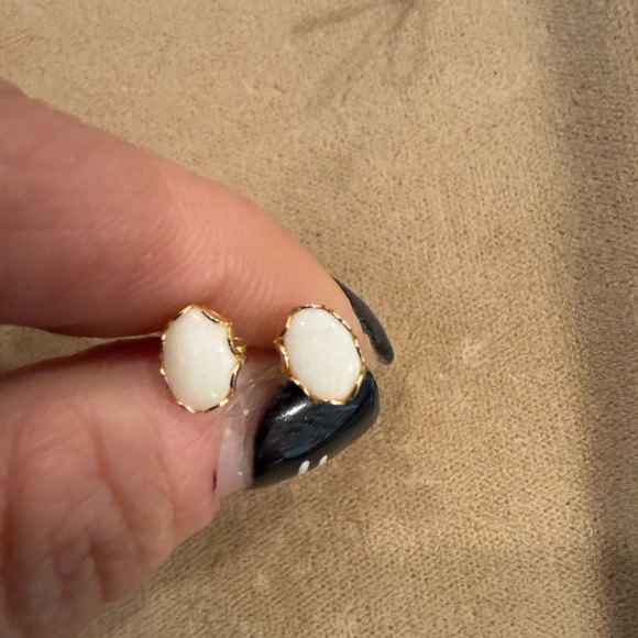 Vintage 14K Solid Gold Natural Opal Stud Earrings Dainty Plus Bonus Gift - Picture 3 of 5